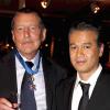 Jean-Claude Camus reçoit la croix de Commandeur de l'Ordre national du Mérite au pavillon Pavillon d'Armenonville, à Paris, le 24 janvier 2011 : avec Dinh Thien Ngo
