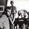 James Dean avec le chat Louis XIV chez Sanford Roth, 1955, Los Angeles.