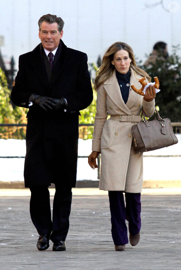 Pierce Brosnan et Sarah Jessica Parker sur le tournage de I Don't Know How She Doest It à New York le 24 janvier 2011