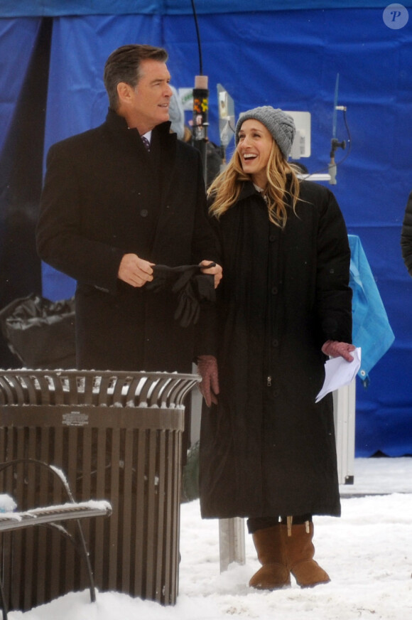 Pierce Brosnan et Sarah Jessica Parker sur le tournage de I Don't Know How She Doest It à New York le 25 janvier 2011