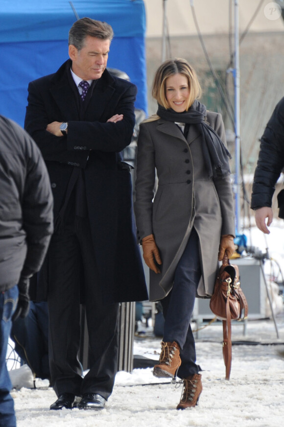 Pierce Brosnan et Sarah Jessica Parker sur le tournage de I Don't Know How She Doest It à New York le 25 janvier 2011