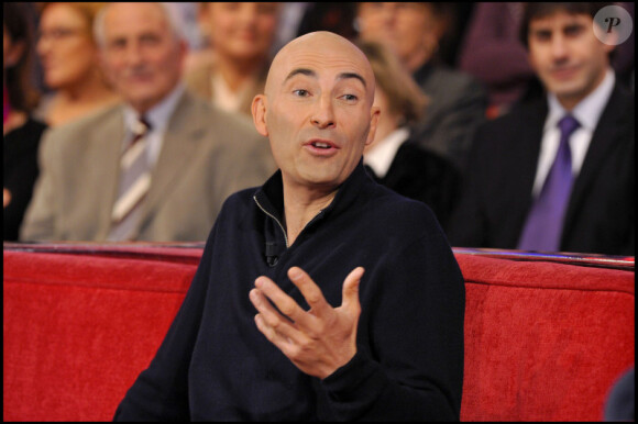 Nicolas Canteloup est l'invité de Vivement dimanche, présenté par Michel Drucker, mercredi 26 janvier (diffusion prévue le dimanche 30 janvier).