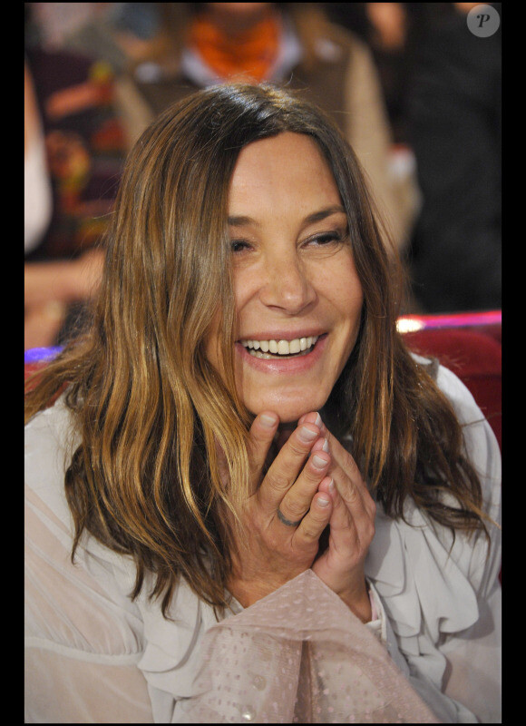 Zazie, sur le plateau de Vivement dimanche, mercredi 26 janvier (diffusion prévue le dimanche 30 janvier), rend hommage à son ami Nicolas Canteloup.