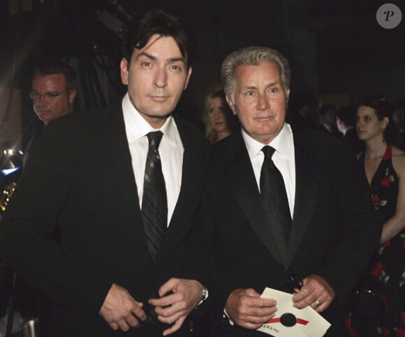 Charlie Sheen et son père Martin Sheen en août 2006 à Los Angeles