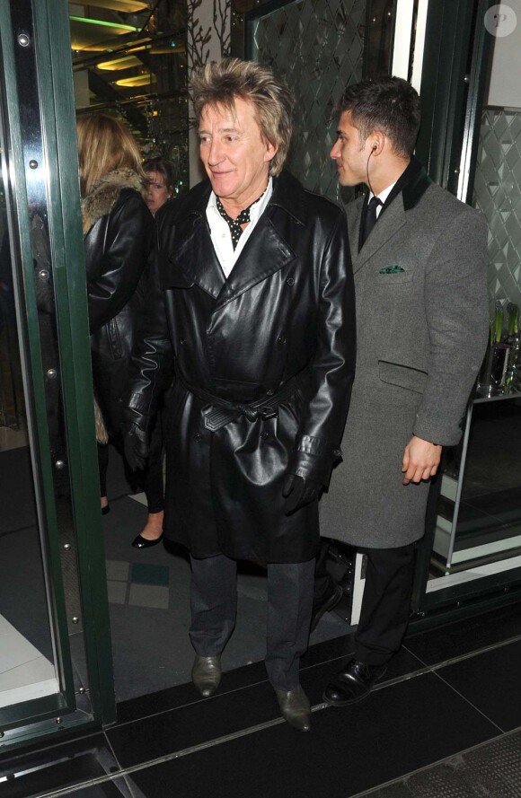 Rod Stewart et Penny Lancaster dînent avec Ronnie Wood et Ana Araujo, à Londres, le 31 janvier 2010