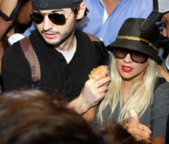 Christina Aguilera et son compagnon Matthew Rutler arrivent à Sao Paulo, le 30 janvier 2011.