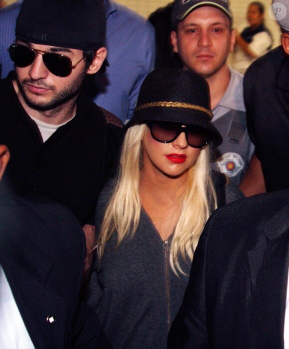Christina Aguilera et son compagnon Matthew Rutler arrivent à Sao Paulo, le 30 janvier 2011.