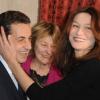 Carla Bruni et Nicolas Sarkozy hilares au Noël de l'Elysée en 2009. Marisa Bruni-Tedeschi est témoin de leur complicité !
