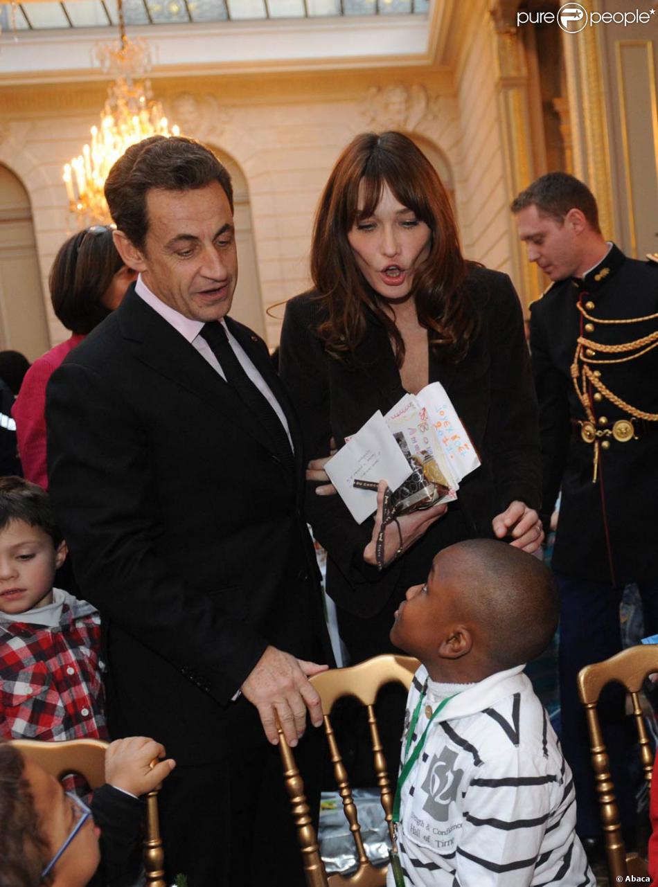 Carla Bruni et Nicolas Sarkozy lors du Noël de l'Elysée ...