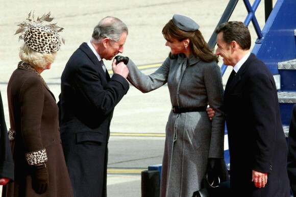 Nicolas Sarkozy et Carla Bruni lors de leur premier voyage officiel de mariés, en Angleterre, en mars 2008. Ils ont été reçus par la reine Elizabeth II, le prince Charles et Camilla.