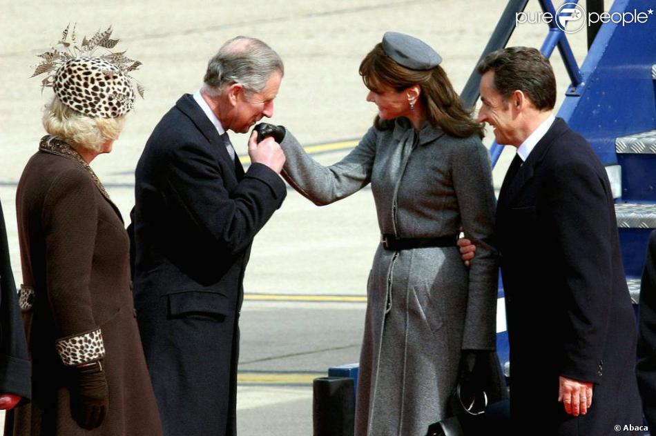 Nicolas Sarkozy Et Carla Bruni Lors De Leur Premier Voyage Officiel De Maries En Angleterre En Mars 2008 Ils Ont Ete Recus Par La Reine Elizabeth Ii Le Prin Purepeople