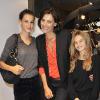 Inès de la Fressange avec ses filles Violette et Nine, le 7 septembre 2010 pour le lancement de la collection Stone pour Bonpoint.