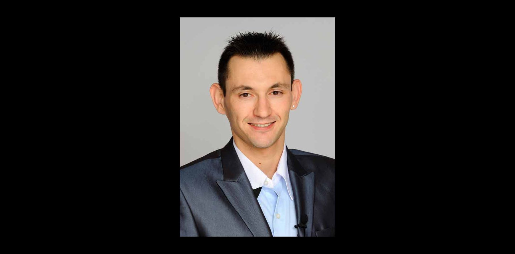 Alexandre Sarah Qui Veut Epouser Mon Fils Qui veut épouser mon fils ? : Alexandre, le geek, devient un vrai séducteur  ! - Purepeople