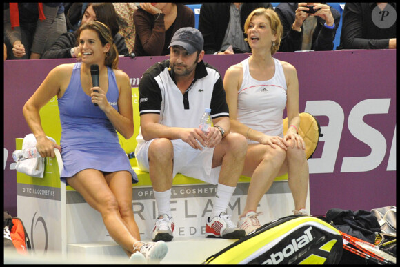 Michèle Laroque, Kad Meard et Amélie Mauresmo lors de la soirée caritative Amélie organisée pour l'Institut Curie au stade Coubertin, le 7 février 2011