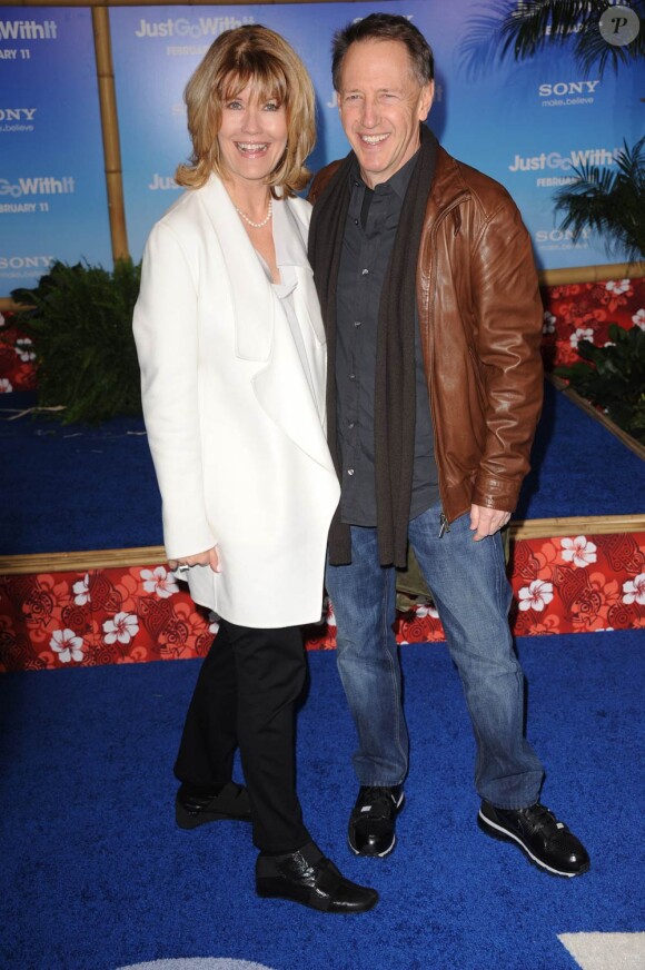 Dennis Dugan et sa femme à l'occasion de l'avant-première du Mytho, qui s'est tenue au Ziegfeld Theatre de New York, le 8 février 2011.