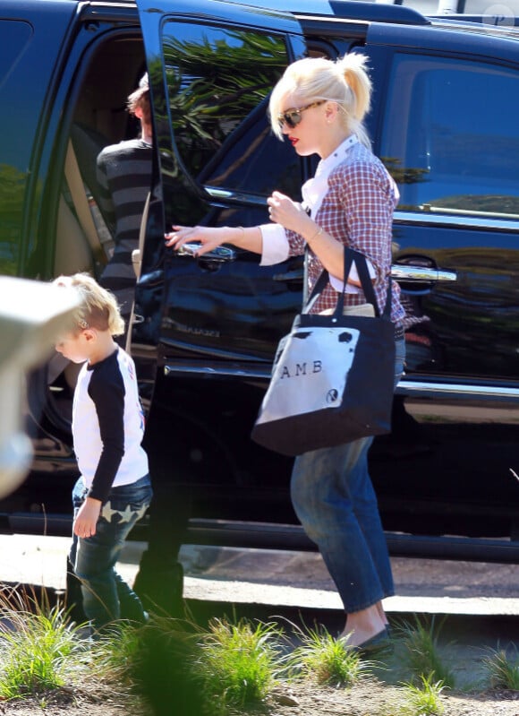 Gwen Stefani emmène son petit Kingston voir le Super Bow (6 février 2011à L.A.)