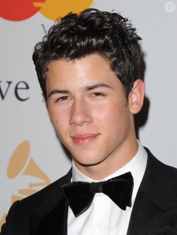Nick Jonas (Jonas Brothers) était invité à assister au dîner de gala organisé en marge de la cérémonie des Grammy Awards 2011, samedi 12 février, au Beverly Hilton Hotel de Los Angeles.