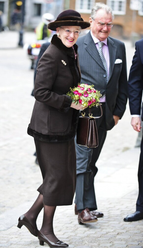 La reine Margrethe de Danemark et le prince consort Henrik arrivent à l'anniversaire des 350 ans de la Haute Cour dans l'université de Copenhague le 14 février 2011