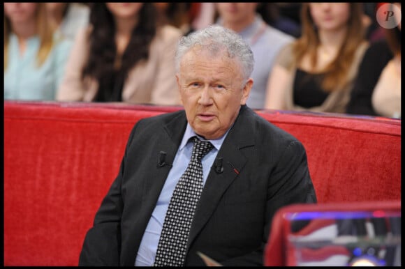 Philippe Bouvard sur le plateau de l'émission Vivement Dimanche, diffusée le 20 février 2011.