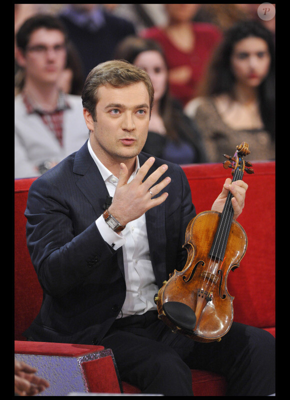 Renaud Capuçon sur le plateau de l'émission Vivement Dimanche, diffusée le 20 février 2011.