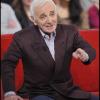 Charles Aznavour sur le plateau de l'émission Vivement Dimanche, diffusée le 20 février 2011.
