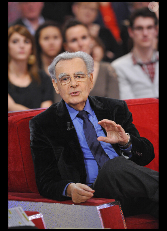 Bernard Pivot sur le plateau de l'émission Vivement Dimanche, diffusée le 20 février 2011.
