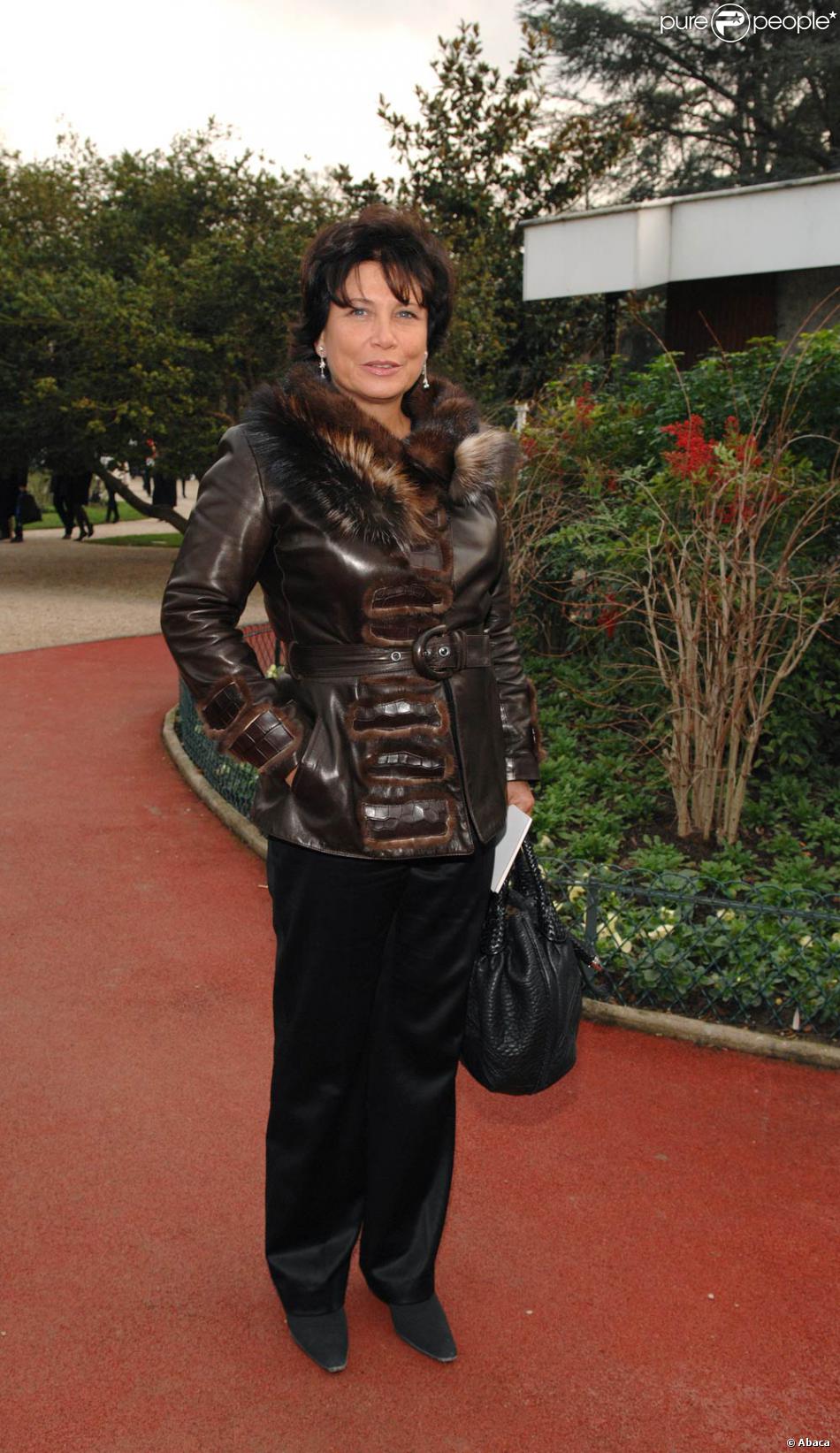 Anne Sinclair en 2007, au défilé Christian Dior, à Paris ...