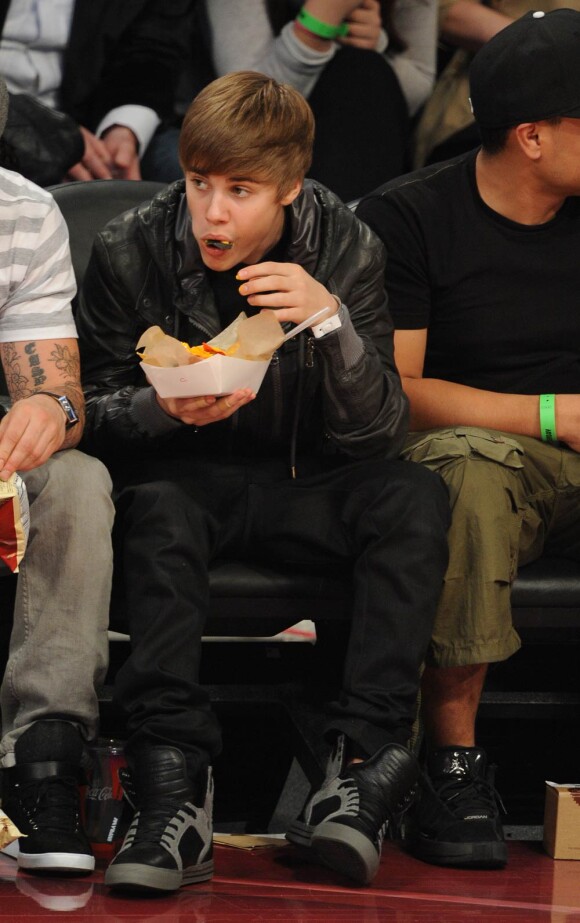 Justin Bieber lors des NBA All-Star Game au Staples Center à Los Angeles le 20 février 2011
 