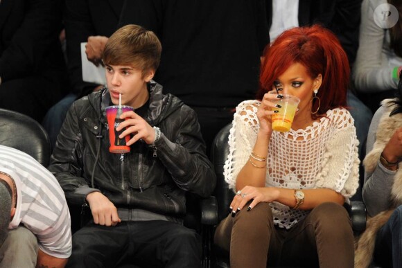 Rihanna et Justin Bieber lors des NBA All-Star Game au Staples Center à Los Angeles le 20 février 2011
 
