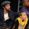 Noah Wyle et son fils Owen lors des NBA All-Star Game au Staples Center à Los Angeles le 20 février 2011
 
