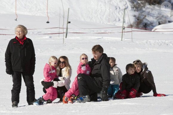 La famille royale des Pays-Bas au grand complet a rejoint les pistes de sa station de prédilection, à Lech, en Autriche, pour les vacances de février 2011. Samedi 19, tous ont pris la pose !