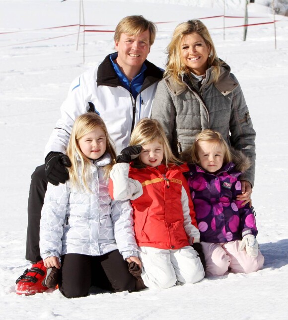 La famille royale des Pays-Bas au grand complet a rejoint les pistes de sa station de prédilection, à Lech, en Autriche, pour les vacances de février 2011. Samedi 19, tous ont pris la pose !