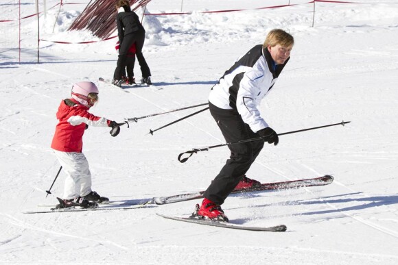 La famille royale des Pays-Bas au grand complet a rejoint les pistes de sa station de prédilection, à Lech, en Autriche, pour les vacances de février 2011. Samedi 19, tous ont pris la pose !