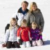 La famille royale des Pays-Bas au grand complet a rejoint les pistes de sa station de prédilection, à Lech, en Autriche, pour les vacances de février 2011. Samedi 19, tous ont pris la pose, à l'image de Willem-Alexander, Maxima et leurs trois filles