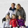 La famille royale des Pays-Bas au grand complet a rejoint les pistes de sa station de prédilection, à Lech, en Autriche, pour les vacances de février 2011. Samedi 19, tous ont pris la pose !
