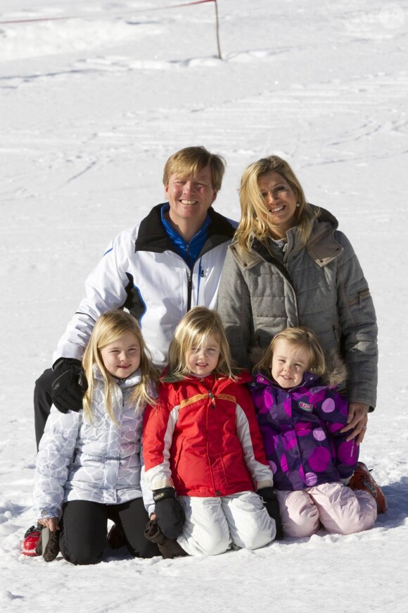 La famille royale des Pays-Bas au grand complet a rejoint les pistes de sa station de prédilection, à Lech, en Autriche, pour les vacances de février 2011. Samedi 19, tous ont pris la pose !