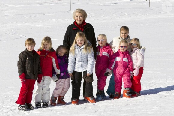 La famille royale des Pays-Bas au grand complet a rejoint les pistes de sa station de prédilection, à Lech, en Autriche, pour les vacances de février 2011. Samedi 19, tous ont pris la pose !