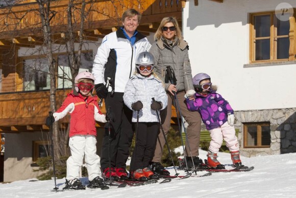 La famille royale des Pays-Bas au grand complet a rejoint les pistes de sa station de prédilection, à Lech, en Autriche, pour les vacances de février 2011. Samedi 19, tous ont pris la pose !