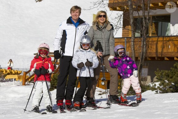 La famille royale des Pays-Bas au grand complet a rejoint les pistes de sa station de prédilection, à Lech, en Autriche, pour les vacances de février 2011. Samedi 19, tous ont pris la pose !