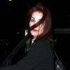 Priscilla Presley sort du restaurant Sur dans West Hollywood en compagnie d'un inconnu à Los Angeles le 18 février 2011