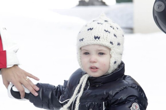 La princesse Marie et le prince Joachim de Danemark, le 17 février 2011 lors de leurs vacances aux sports d'hiver à Verbier, dans les Alpes suisses, avec leur fils Henrik, ainsi que Nikolai et Felix, les garçons nés du 1er mariage de Joachim.