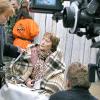 Annie Girardot sur le tournage des Brasseurs d'Affaires en septembre 2006 en Russie avec son réalisateur. Elle est équipée d'une oreillette pour pouvoir travailler.