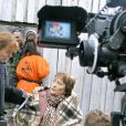 Annie Girardot sur le tournage des Brasseurs d'Affaires en septembre 2006 en Russie avec son réalisateur. Elle est équipée d'une oreillette pour pouvoir travailler.