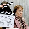 Annie Girardot sur le tournage des Brasseurs d'Affaires en septembre 2006 en Russie avec son réalisateur. Elle est équipée d'une oreillette pour pouvoir travailler.