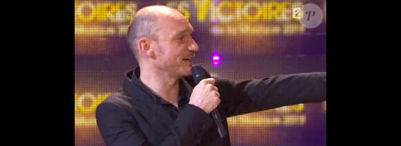 Gaëtan Roussel remporte la Victoire de l'Album de l'année pour son opus Ginger, lors de la seconde moitié des Victoires de la Musique 2011, mardi 1er mars sur France 2.