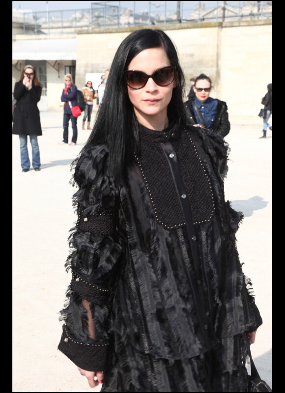 Leigh Lezark arrive au défilé de mode Viktor & Rolf, collection prêt à porter automne-hiver 2011/2012 à Paris le 5 mars 2011