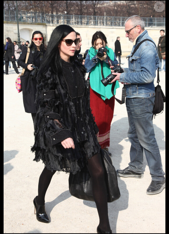 Leigh Lezark arrive au défilé de mode Viktor & Rolf, collection prêt à porter automne-hiver 2011/2012 à Paris le 5 mars 2011