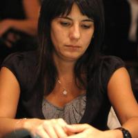 Carrément Poker : Estelle Denis et ses amis stars vous apprennent à bluffer !