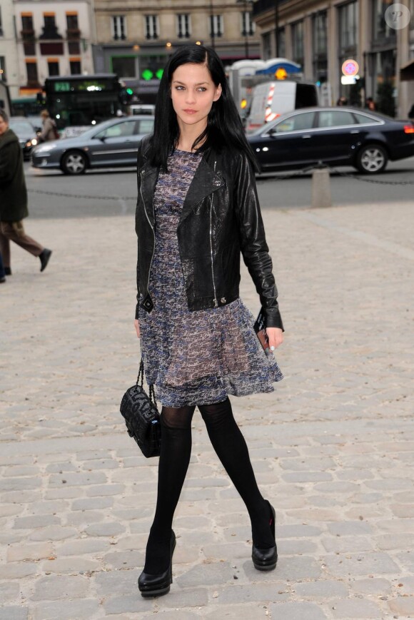 Leigh Lezark au défilé Louis Vuitton à Paris le 9 mars 2011