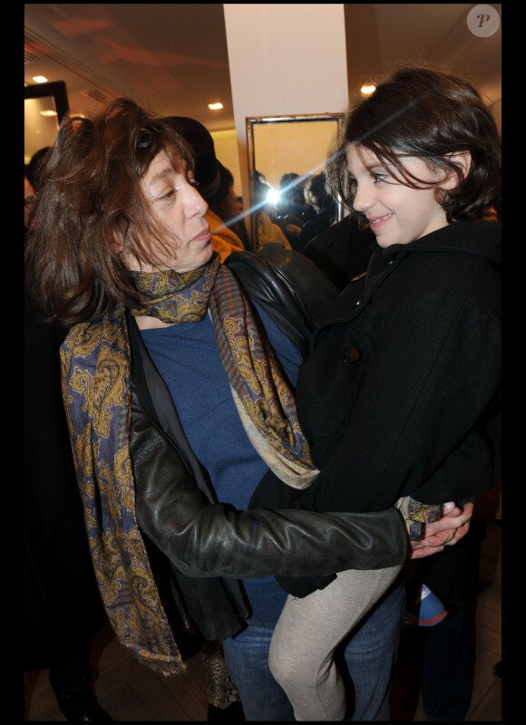 Kate Berry et sa fille lors de la soirée Gérard Darel le 9 mars 2011 à Paris